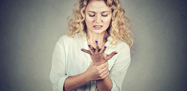 Bild zu Juvenile idiopathische Arthritis (JIA) - Neue Leitlinie mit Empfehlungen für die Therapie bei JIA