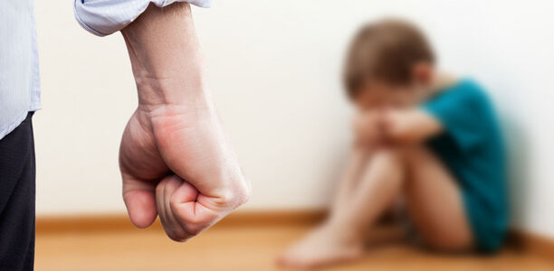 Bild zu Neuer Vorstoß bei Kindesmisshandlung  - Wird Schweigepflicht gelockert?