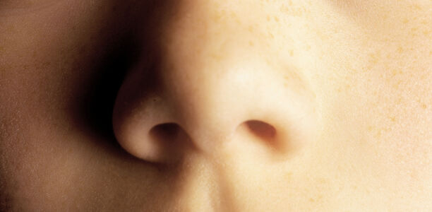 Bild zu SARS-CoV-2 - Aktiveres Immunsystem in den Atemwegen schützt Kinder vor schweren Verläufen