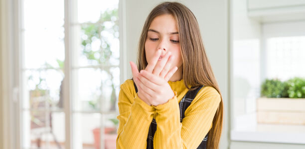 Bild zu Rheumaschmerz und chronischer Schmerz - Gemeinsamkeiten und Unterschiede am Beispiel der JIA