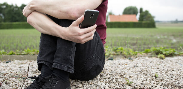 Bild zu Smartphone-App  - Hilfe zur Erkennung suizidgefährdeter Jugendlicher