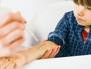 Bild zu Kinder mit Allergien - Mit AllergoOne neue Therapieoptionen erschließen