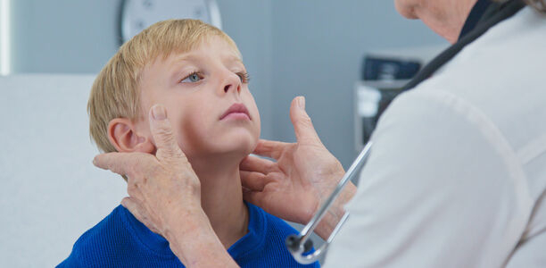 Bild zu Antibiotika-Serie der YoungDGPI - Akute bakterielle Lymphadenitis colli in der ambulanten Behandlung