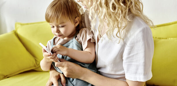 Bild zu Neue Beziehungswelt - Baby-Kleinkind-Bildschirm-Eltern: Was tun?