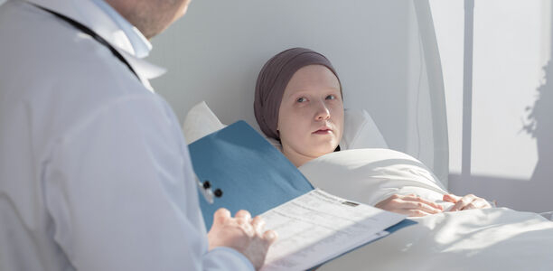 Bild zu Palliativmedizin - Herausforderungen bei der Begleitung junger Patienten