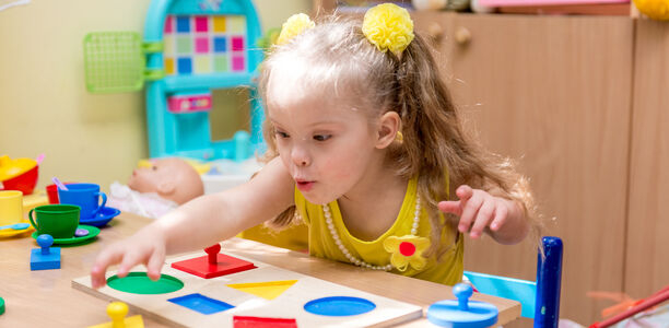 Bild zu Trisomie 21 - Altersbasierte Entwicklungsmeilensteine