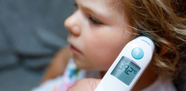 Bild zu Neue S3-Leitlinie - Fiebermanagement bei Kindern und Jugendlichen