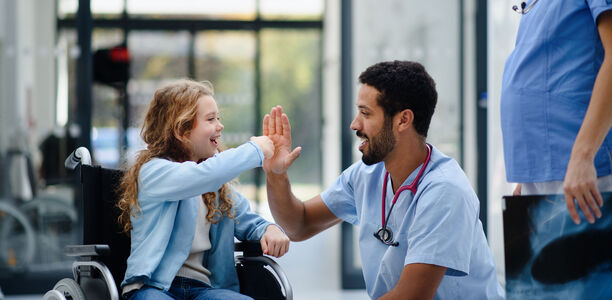 Bild zu Kinderkrankenpflege - Mehr Kompetenz erlangen mit Weiterbildung „BaWiG Kids“