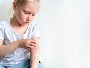 Bild zu Atopische Dermatitis - Häufigkeit des Badens nicht entscheidend