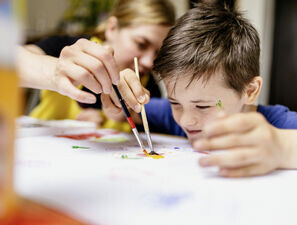Bild zu Autistische Kinder - Prävalenz motorischer Entwicklungsverzögerungen